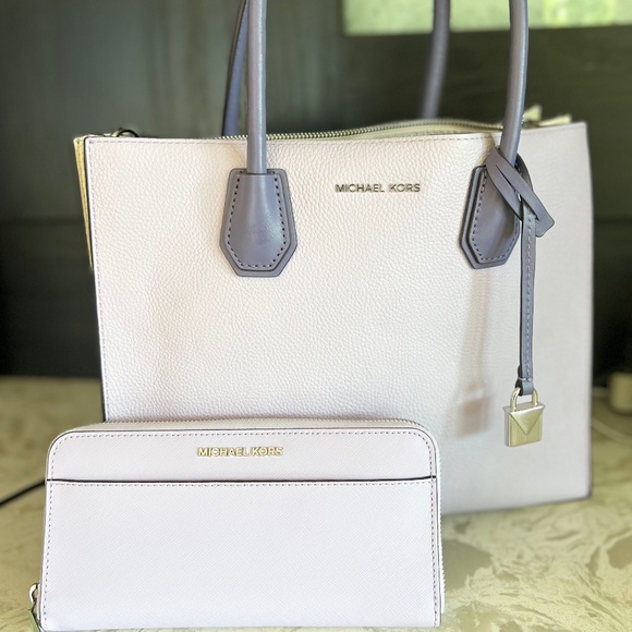 Michael kors Limited Edition  Lavender Hand Bag made in Italy - Picture 1 of 1